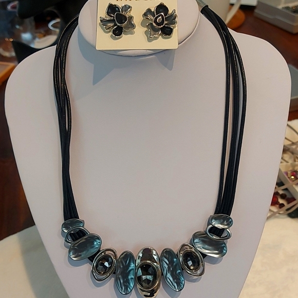 Beautiful State necklace and Earring set NWT - Picture 1 of 6